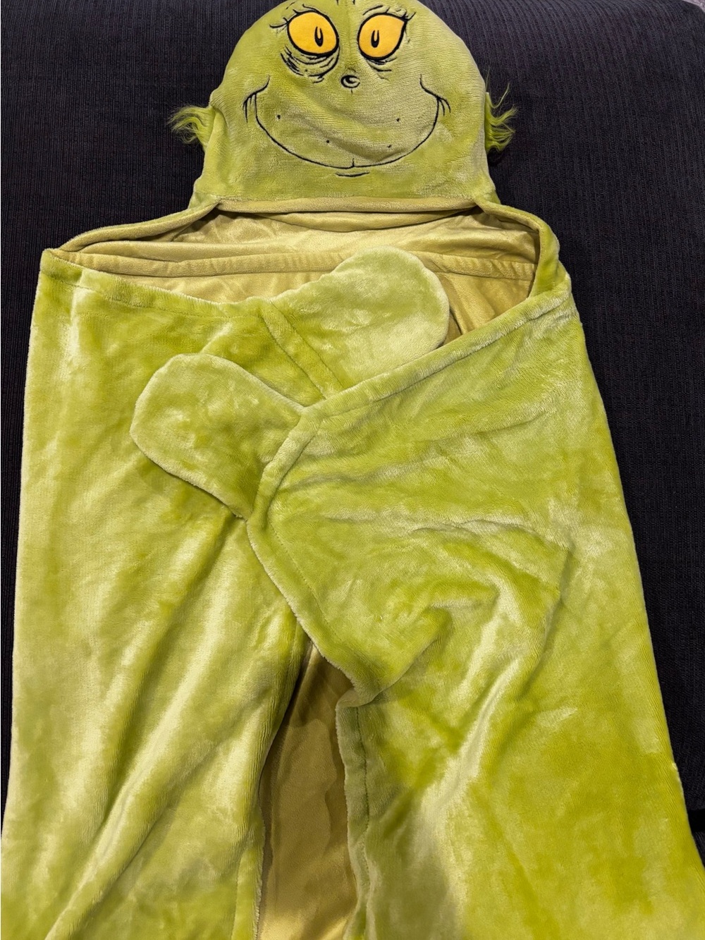 Green Plush Hooded Grinch-Inspired Throw Blanket